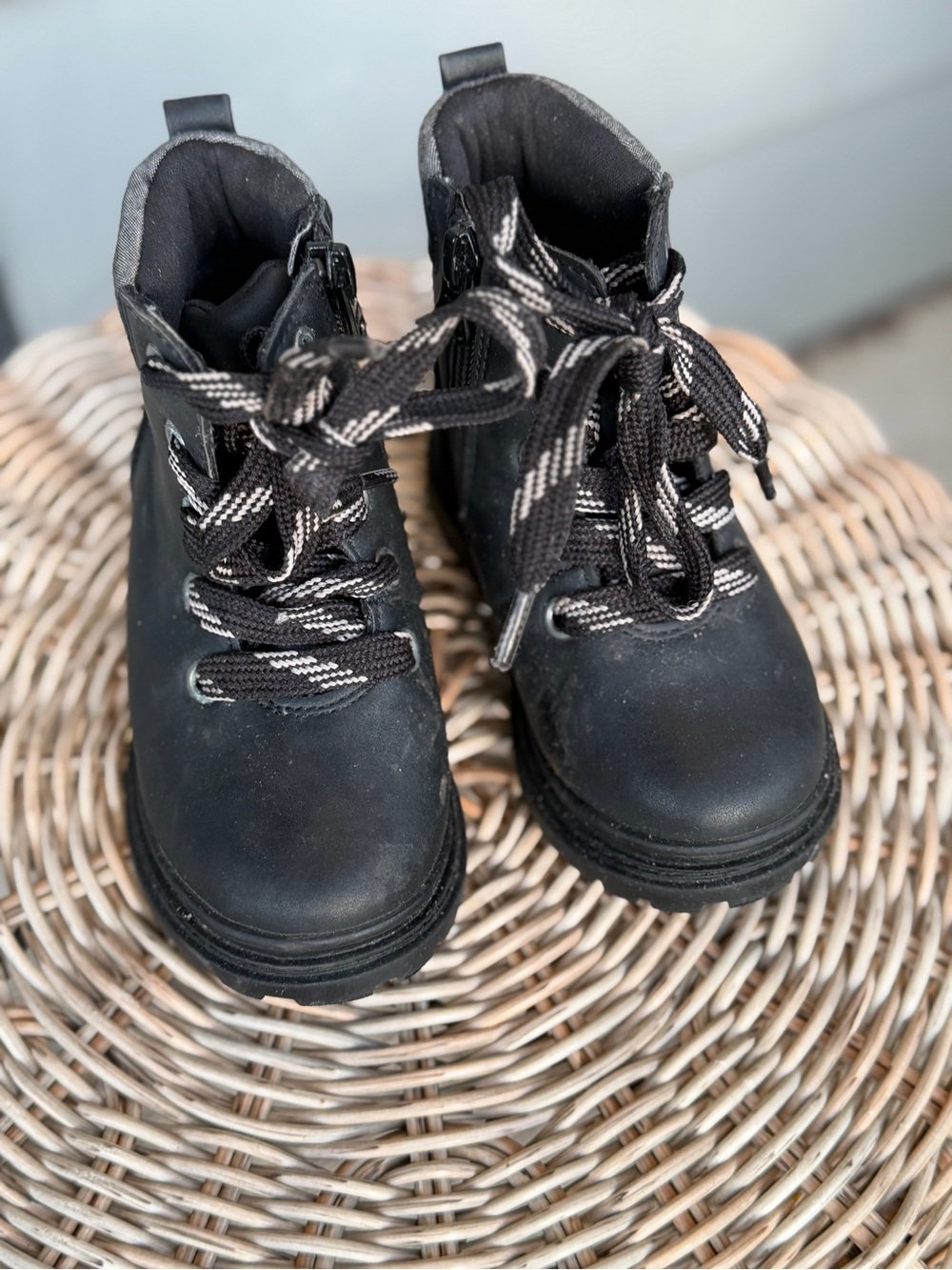 Cat & Jack Kids Black Lace Up Combat Hiking Boots Side Zip Size 7